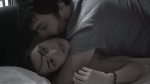 La guionista y actriz francesa, Chloé Fontaine, demuestra, en sólo dos minutos, cómo se puede violar dentro una pareja desde una perspectiva natural y cotidiana. La guionista y actriz francesa, Chloé Fontaine, demuestra, en sólo dos minutos, cómo se puede violar dentro una pareja desde una perspectiva natural y cotidiana.