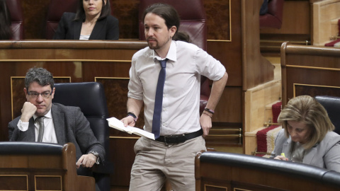 El líder de Podemos, Pablo Iglesias, antes de su intervención ante el pleno del Congreso donde el presidente del Gobierno, Mariano Rajoy, expone las conclusiones del último Consejo Europeo EFE/Chema Moya El líder de Podemos, Pablo Iglesias, antes de su intervención ante el pleno del Congreso donde el presidente del Gobierno, Mariano Rajoy, expone las conclusiones del último Consejo Europeo EFE/Chema Moya