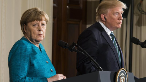 El presidente de EE.UU., Donald J. Trump (d), y la canciller alemana, Angela Merkel (i), durante una rueda de prensa conjunta tras su reunión en la Sala Este de la Casa Blanca en Washington, Estados Unidos, hoy 17 de marzo de 2017. EFE El presidente de EE.UU., Donald J. Trump (d), y la canciller alemana, Angela Merkel (i), durante una rueda de prensa conjunta tras su reunión en la Sala Este de la Casa Blanca en Washington, Estados Unidos, hoy 17 de marzo de 2017. EFE