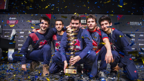 Equip d'eSports del Baskonia, vencedors de l'ESL Masters 2016 a Barcelona / ESL.
