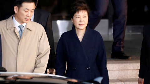 La expresidenta surcoreana Park Geun-hye deja la oficina de la Fiscalía hace unos días. REUTERS/Kim Hong-Ji La expresidenta surcoreana Park Geun-hye deja la oficina de la Fiscalía hace unos días. REUTERS/Kim Hong-Ji