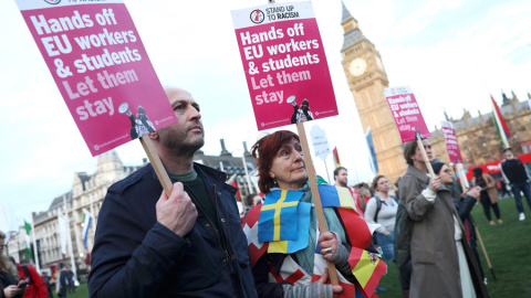 Manifestantes contra el Brexit ante el Parlamento en Londres hace unos días. REUTERS/Neil Hall Manifestantes contra el Brexit ante el Parlamento en Londres hace unos días. REUTERS/Neil Hall