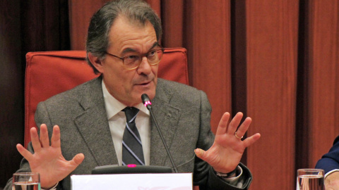 Artur Mas comparece en el Parlament per responder sobre financiación de CDC Artur Mas comparece en el Parlament per responder sobre financiación de CDC