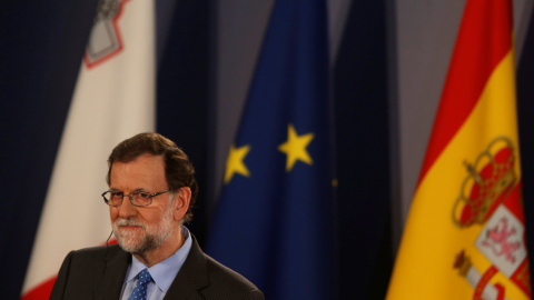 Rajoy en la conferencia de prensa que ha ofrecido junto al primer ministro de Malta, Joseph Muscat. REUTERS/Darrin Zammit Lupi Rajoy en la conferencia de prensa que ha ofrecido junto al primer ministro de Malta, Joseph Muscat. REUTERS/Darrin Zammit Lupi