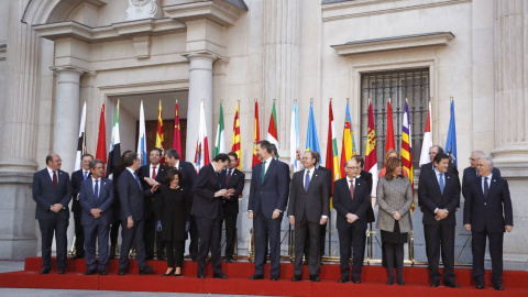 Reunión de los presidentes autonómicos en el Senado junto al presidente del Gobierno, Mariano Rajoy, y el Rey Felipe VI.EFE Reunión de los presidentes autonómicos en el Senado junto al presidente del Gobierno, Mariano Rajoy, y el Rey Felipe VI.EFE