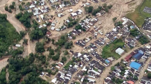 Vista aérea de Mocoa (Colombia) tras la avalancha de lodo y piedras ocurrida por la crecida de tres ríos. Foto: Ejército colombiano. Vista aérea de Mocoa (Colombia) tras la avalancha de lodo y piedras ocurrida por la crecida de tres ríos. Foto: Ejército colombiano.