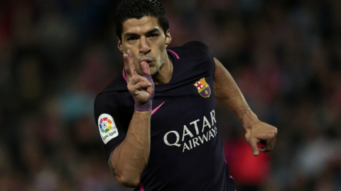 El delantero del Barcelona, Luis Suárez, celebra su gol ante el Granada.- REUTERS El delantero del Barcelona, Luis Suárez, celebra su gol ante el Granada.- REUTERS