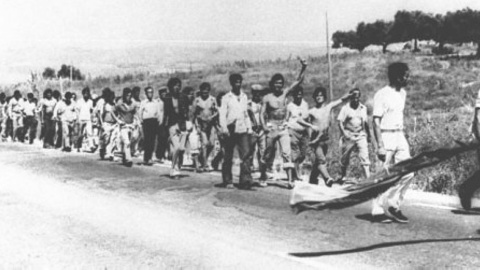 Imagen de los asistentes al entierro del jornalero Ignacio Montoya. Imagen de los asistentes al entierro del jornalero Ignacio Montoya.