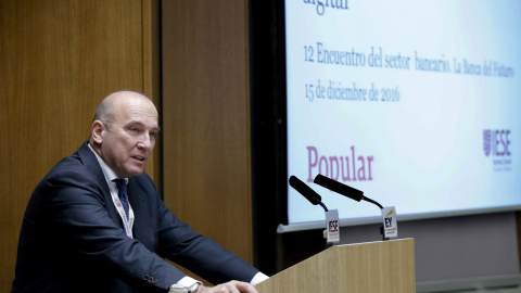 El hasta ahora consejero delegado del Banco Popular, Pedro Larena, en unas jornadas sobre banca organizadas por la escuela de negocios IESE. EFE El hasta ahora consejero delegado del Banco Popular, Pedro Larena, en unas jornadas sobre banca organizadas por la escuela de negocios IESE. EFE