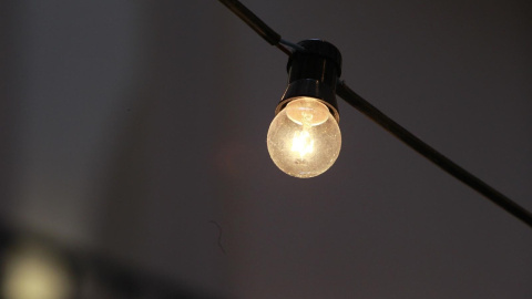 La deuda eléctrica desciende un 7,% al cierre de 2016. E.P. La deuda eléctrica desciende un 7,% al cierre de 2016. E.P.
