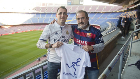 Artur Amich e Iñaki Noblejas, enfermos de Parkinson, se unen antes de un Clásico con un objetivo común: dar visibilidad a su enfermedad. FCB/Víctor Salgado Artur Amich e Iñaki Noblejas, enfermos de Parkinson, se unen antes de un Clásico con un objetivo común: dar visibilidad a su enfermedad. FCB/Víctor Salgado