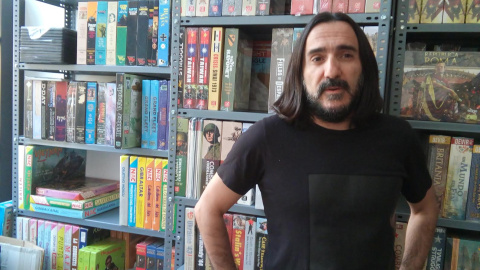 José Jariego en su tienda especializada en juegos de mesa.- A. V.