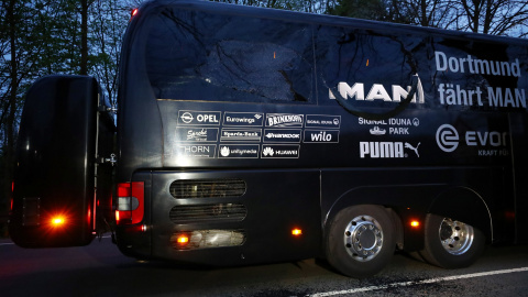 El autobús del Borussia Dortmund después del ataque del pasado martes. REUTERS/Kai Pfaffenbach El autobús del Borussia Dortmund después del ataque del pasado martes. REUTERS/Kai Pfaffenbach