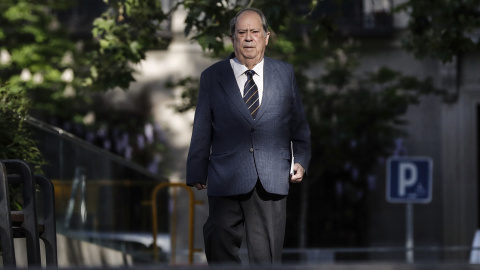 El exsecretario de Presidencia de la Generalitat Lluís Prenafeta a su llegada a la Audiencia Nacional donde declara en el juicio a la trama Pretoria. EFE/Emilio Naranjo El exsecretario de Presidencia de la Generalitat Lluís Prenafeta a su llegada a la Audiencia Nacional donde declara en el juicio a la trama Pretoria. EFE/Emilio Naranjo