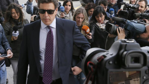 Juan Carlos Quer, el padre de Diana Quer, convocado junto a la madre por el juez que instruye la causa de la desaparición de su hija. Juan Carlos Quer ha rechazado hacer declaraciones a los medios. EFE/Lavandeira jr Juan Carlos Quer, el padre de Diana Quer, convocado junto a la madre por el juez que instruye la causa de la desaparición de su hija. Juan Carlos Quer ha rechazado hacer declaraciones a los medios. EFE/Lavandeira jr