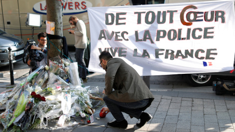 Homenaje a la víctima mortal del atentado del pasado jueves. - REUTERS Homenaje a la víctima mortal del atentado del pasado jueves. - REUTERS
