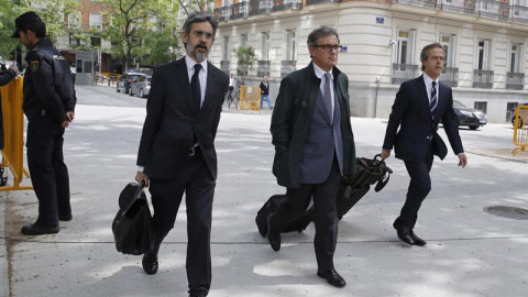 Pujol Ferusola (c), durante su llegada a la Audiencia. EFE/Juan Carlos Hidalgo Pujol Ferusola (c), durante su llegada a la Audiencia. EFE/Juan Carlos Hidalgo