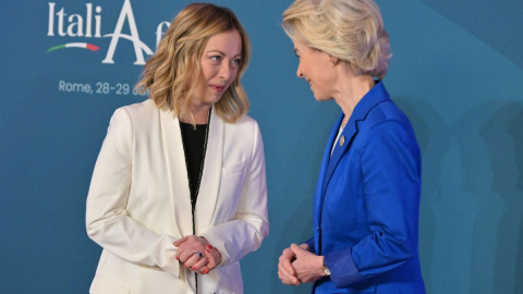 La primera ministra de Italia, Giorgia Meloni, da la bienvenida a la Presidenta de la Comisión Europea, Ursula von der Leyen, en Roma, a 29 de enero de 2024.- AFP La primera ministra de Italia, Giorgia Meloni, da la bienvenida a la Presidenta de la Comisión Europea, Ursula von der Leyen, en Roma, a 29 de enero de 2024.- AFP