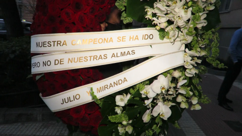 Multitud de rostros conocidos despiden a Mercedes Junco Multitud de rostros conocidos despiden a Mercedes Junco