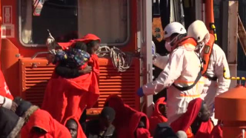 Rescatan a 46 inmigrantes en una patera en el mar de Alborán Rescatan a 46 inmigrantes en una patera en el mar de Alborán