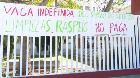 Los institutos valencianos muy afectados por la huelga de limpieza Los institutos valencianos muy afectados por la huelga de limpieza