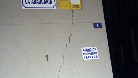 El terremoto de 6.3 grados registrado hoy en el Mar de Alborán se ha percibido con mayor intensidad en Melilla, donde ha causado daños en edificios y la suspensión de las clases en la ciudad autónoma para evaluar el estado de los centros ed