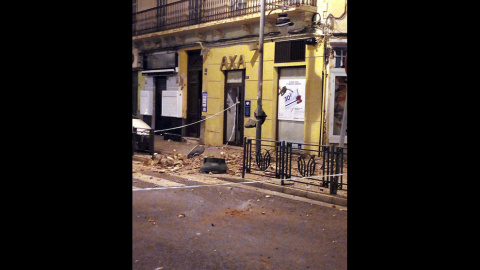 Aspecto de un inmueble afectado por el terremoto de 6.3 grados registrado hoy en el Mar de Alborán que se ha percibido con mayor intensidad en Melilla, donde ha causado daños en edificios y la suspensión de las clases en la ciudad autónoma 