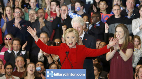 Clinton ha logrado el 49,9% de los apoyos, sólo cuatro décimas por encima de Sanders.- REUTERS