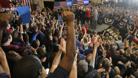 Clinton ha logrado el 49,9% de los apoyos, sólo cuatro décimas por encima de Sanders.- REUTERS