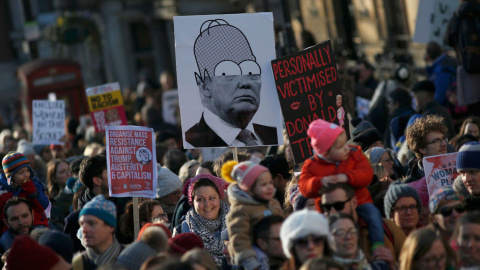 Mitad Homer Simpson, mitad Trump... La imaginación al poder en Londres.- REUTERS