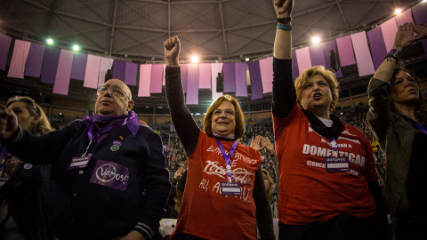 Dos espartanas con camisetas que piden el boicot a Coca Cola / JAIRO VARGAS