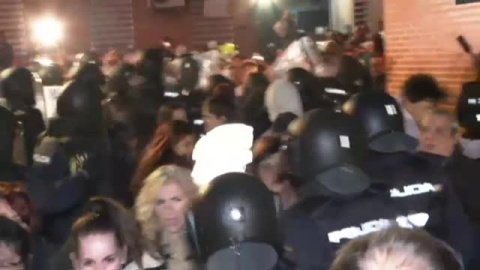Tensión en Vallecas durante una protesta contra la inseguridad en el barrio Tensión en Vallecas durante una protesta contra la inseguridad en el barrio