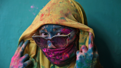 Miles de indios celebran cada año el Festival de los colores, apodado Holi, para dar la bienvenida a la primavera. Estado de Uttar Pradesh, India. REUTERS/Rupak De Chowdhuri