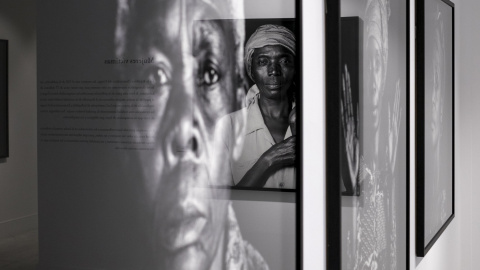 Varias de las obras de la exposición "Mujeres del Congo", una doble muestra de las fotógrafas Isabel Muñoz y Concha Casajús que muestra retratos tomados sobre el terreno de congoleñas víctimas de la violencia sexual en su país, presentada h