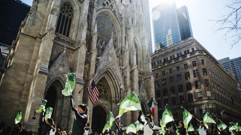 Vista general del desfile de San Patricio en Nueva York (EEUU). EFE/Alba Vigaray