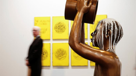 Obra 'Amnésia' (2015) de Flávio Cerqueira, en el estand de la galería Casa Triángulo, de Sao Paulo (Brasil), dentro de la Feria Internacional de Arte Contemporáneo, ARCO 2016.  EFE/Juan Carlos Hidalgo