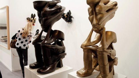 Esculturas 'The Worrier', de Willie Cole, obras que la Galería Beta Pictoris, de Alabama (EEUU) expone en la Feria Internacional de Arte Contemporáneo, ARCO 2016. EFE/Juan Carlos Hidalgo
