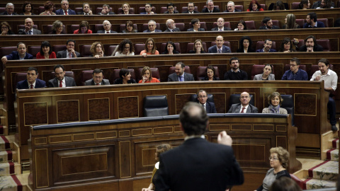 Los diputados atienden durante una de las intervenciones de Mariano Rajoy. REUTERS/Andrea Comas