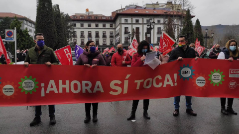 Concentración en Oviedo para derogar de reformas de pensiones y laboral Concentración en Oviedo para derogar de reformas de pensiones y laboral