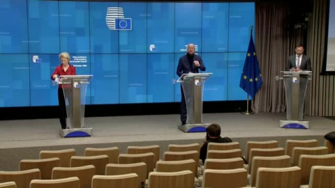 La Comisión Europea prohíbe a AstraZeneca exportar sus vacunas fuera de Europa La Comisión Europea prohíbe a AstraZeneca exportar sus vacunas fuera de Europa
