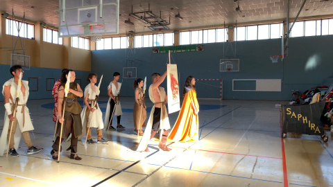 Profesor convierte su asignatura en un juego de mesa en vivo de 'Juego de Tronos' Profesor convierte su asignatura en un juego de mesa en vivo de 'Juego de Tronos'