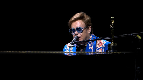 Elton John, anfitrión de un concierto benéfico Elton John, anfitrión de un concierto benéfico