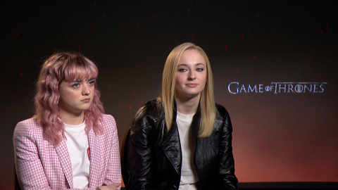 Maisie Williams y Sophie Turner, avanzan el final de Juego de Tronos Maisie Williams y Sophie Turner, avanzan el final de Juego de Tronos
