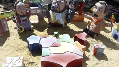 Los ninots de Pablo Iglesias, Albert Rivera y el presidente de la Generalitat de Catalunya, Carles Puigdemont. EFE/ Kai Försterling