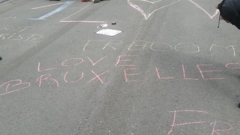 Mensajes espontáneos en las calles de Bruselas.- TWITTER @jfmunster