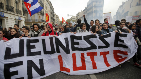 Estudiantes franceses se manifiestan en contra de la reforma laboral francés en Marsella, Francia. REUTERS