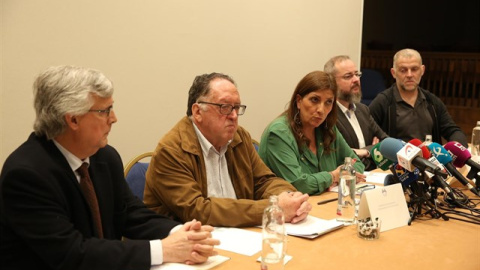 Los familiares de las víctimas del Yak-42 durante su comparecencia. Los familiares de las víctimas del Yak-42 durante su comparecencia.