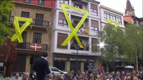 Los vecinos de Rentería reciben a Albert Rivera con una 'cacerolada' Los vecinos de Rentería reciben a Albert Rivera con una 'cacerolada'