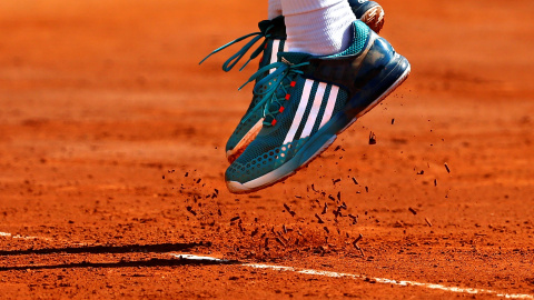 Los pies de Alexander Zverev de Alemania se ven durante su partido contra Andrey Rublev de Rusia. REUTERS / Eric Gaillard