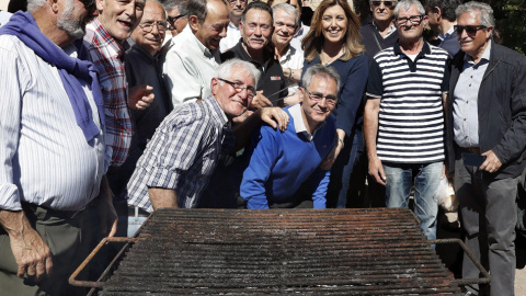 La presidenta andaluza y aspirante a las primarias del PSOE, Susana Díaz, en un desayuno con militantes "con raíces extremeñas" de Sant Boi de Llobregat. EFE/ Andreu Dalmau La presidenta andaluza y aspirante a las primarias del PSOE, Susana Díaz, en un desayuno con militantes "con raíces extremeñas" de Sant Boi de Llobregat. EFE/ Andreu Dalmau